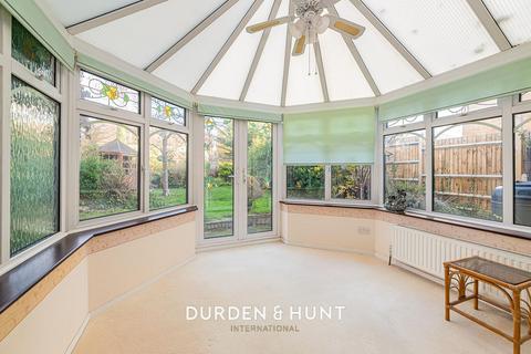 3 bedroom detached house for sale, Nelwyn Avenue, Hornchurch, RM11