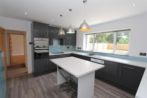 3 bedroom detached bungalow to rent, New Lane, Stibbington