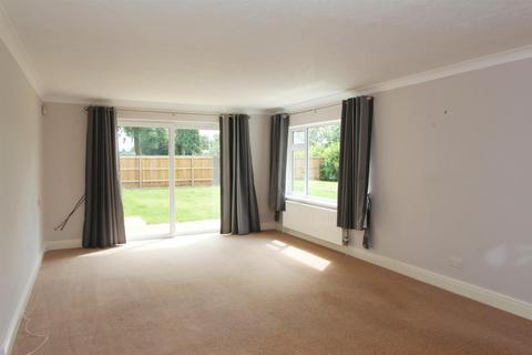 3 bedroom detached bungalow to rent, New Lane, Stibbington