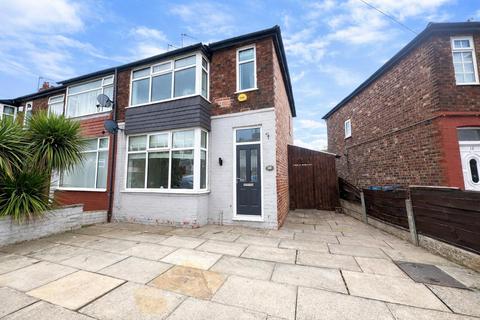 2 bedroom end of terrace house to rent, Massey Avenue, Failsworth