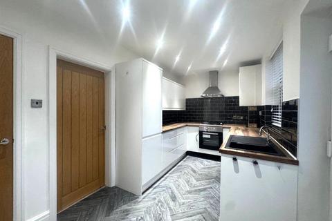 2 bedroom end of terrace house to rent, Massey Avenue, Failsworth