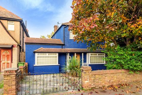 3 bedroom terraced house to rent, Tunnel Avenue London SE10
