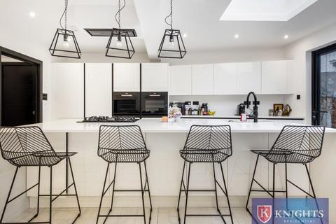 undefined, Chadacre Avenue, Ilford, IG5
