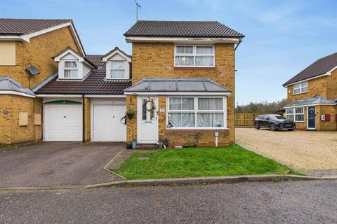 3 bedroom detached house for sale, Puffin Way, Aylesbury HP19