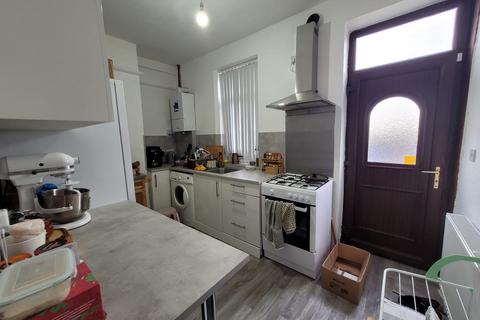 2 bedroom terraced house to rent, St Enochs Road, BD6 3AA