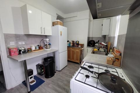 2 bedroom terraced house to rent, St Enochs Road, BD6 3AA