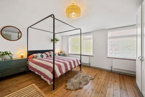 3 bedroom end of terrace house for sale, Ridgemount, Weybridge, KT13