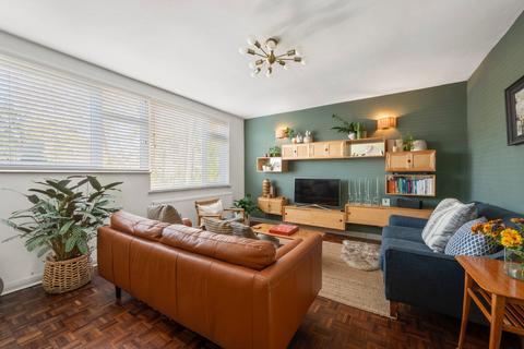 3 bedroom end of terrace house for sale, Ridgemount, Weybridge, KT13