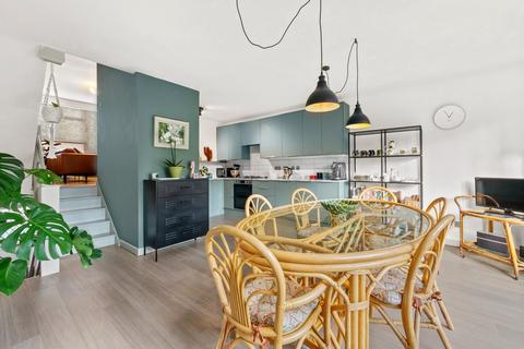 3 bedroom end of terrace house for sale, Ridgemount, Weybridge, KT13