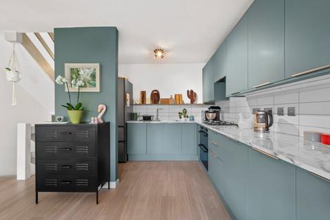 3 bedroom end of terrace house for sale, Ridgemount, Weybridge, KT13