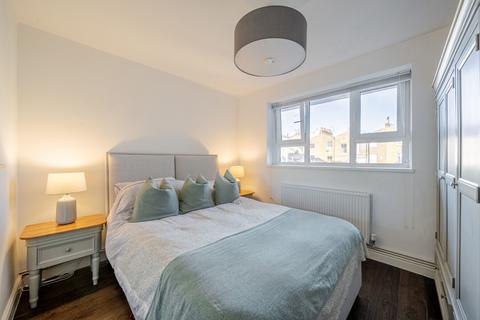 2 bedroom flat for sale, Dorset Road, London SW8