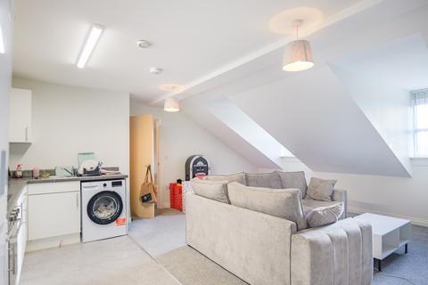 2 bedroom flat for sale, Kenyon Lane, Manchester M40