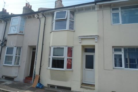 4 bedroom terraced house to rent, Park Crescent Road, Brighton, BN2 3HT