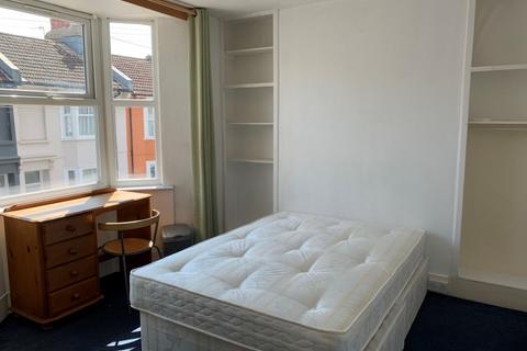 4 bedroom terraced house to rent, Park Crescent Road, Brighton, BN2 3HT