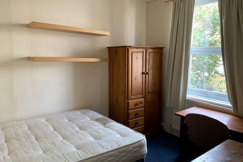4 bedroom terraced house to rent, Park Crescent Road, Brighton, BN2 3HT