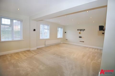 4 bedroom property to rent, Quennell Way, Hutton, CM13