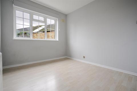 2 bedroom apartment for sale, Maple Court, Windsor