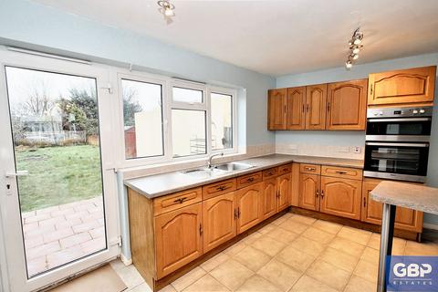 3 bedroom semi-detached house to rent, Carlton Road, Romford, RM2