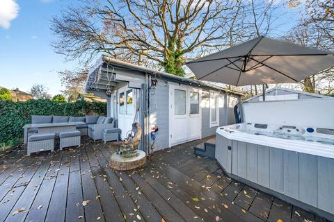 3 bedroom end of terrace house for sale, Elmwood Avenue, Borehamwood WD6