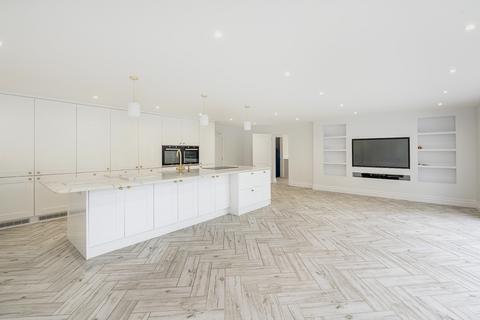 undefined, New Road, Aylesbury HP22