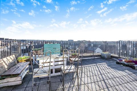 2 bedroom flat to rent, Felsham Road, Putney SW15