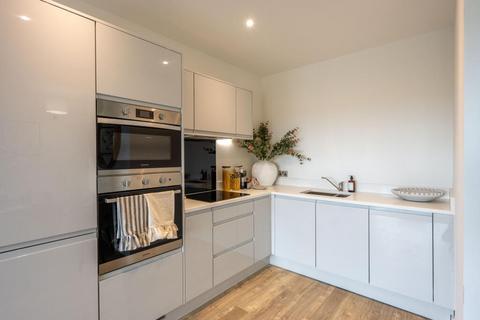 1 bedroom apartment to rent, Riverview , Staines-upon-Thames TW18