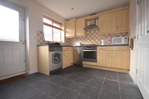 3 bedroom semi-detached house to rent, Foster Drive, Gateshead, NE8
