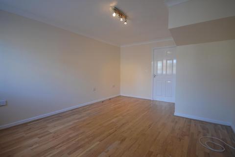 3 bedroom semi-detached house to rent, Foster Drive, Gateshead, NE8