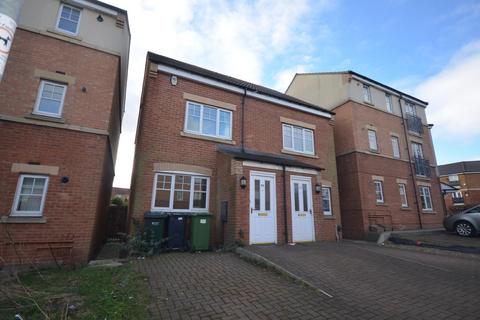 3 bedroom semi-detached house to rent, Foster Drive, Gateshead, NE8