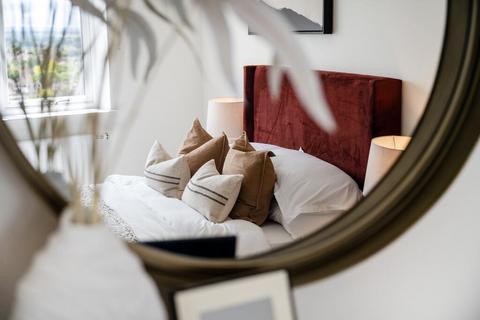 2 bedroom apartment to rent, Riverview, Staines-Upon Thames TW18