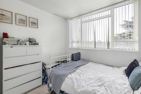 2 bedroom flat to rent, Portinscale Road, Putney SW15