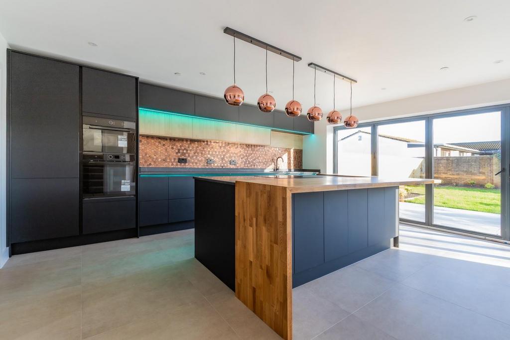Vale House-1.jpg