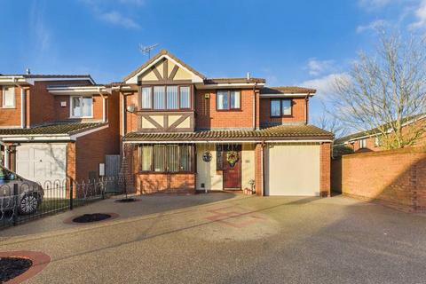 4 bedroom detached house for sale, Broadfield Gardens, Great Meadow, Worcester, Worcestershire, WR4