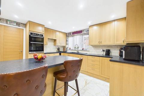4 bedroom detached house for sale, Broadfield Gardens, Great Meadow, Worcester, Worcestershire, WR4