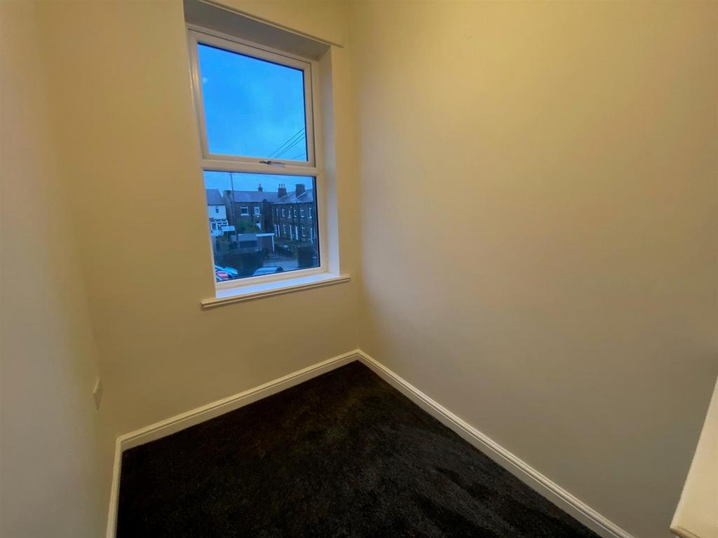 BEDROOM.jpg