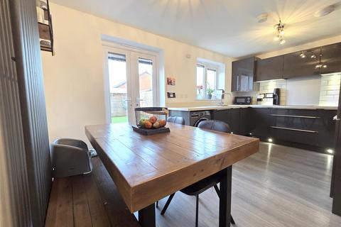 3 bedroom semi-detached house for sale, Cortland Way, Stourport-On-Severn