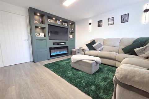 3 bedroom semi-detached house for sale, Cortland Way, Stourport-On-Severn