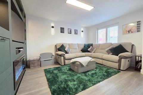 3 bedroom semi-detached house for sale, Cortland Way, Stourport-On-Severn