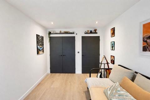 1 bedroom in a house share to rent, London Road, Mitcham