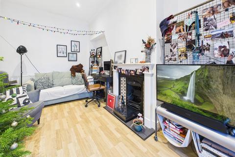 1 bedroom apartment to rent, Walpole Road, Twickenham