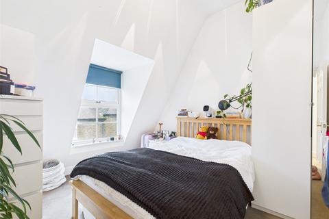 1 bedroom apartment to rent, Walpole Road, Twickenham
