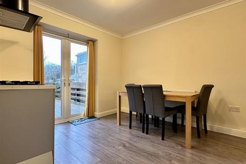 3 bedroom semi-detached house to rent, Lakeside, Bakewell
