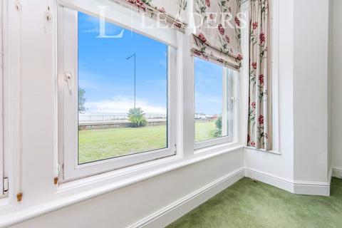 2 bedroom flat to rent, Vista Road, Clacton-on-Sea, CO15