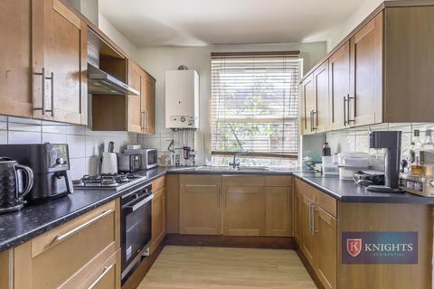 2 bedroom maisonette for sale, Lichfield Road, London, N9