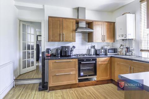 2 bedroom maisonette for sale, Lichfield Road, London, N9