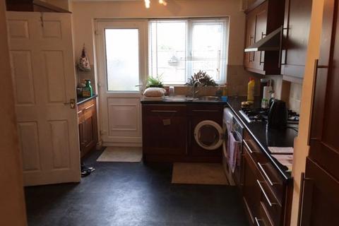3 bedroom house to rent, Cam Close - Corby