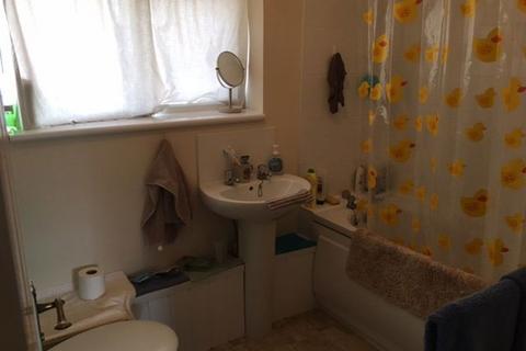 3 bedroom house to rent, Cam Close - Corby