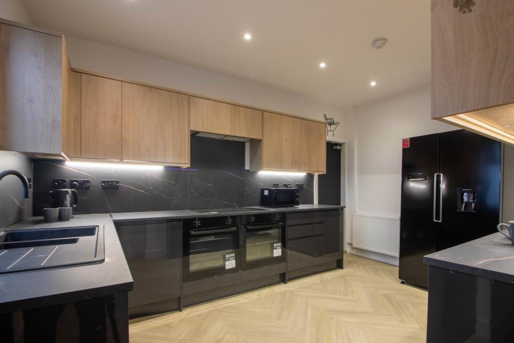 Lrg kitchen 5