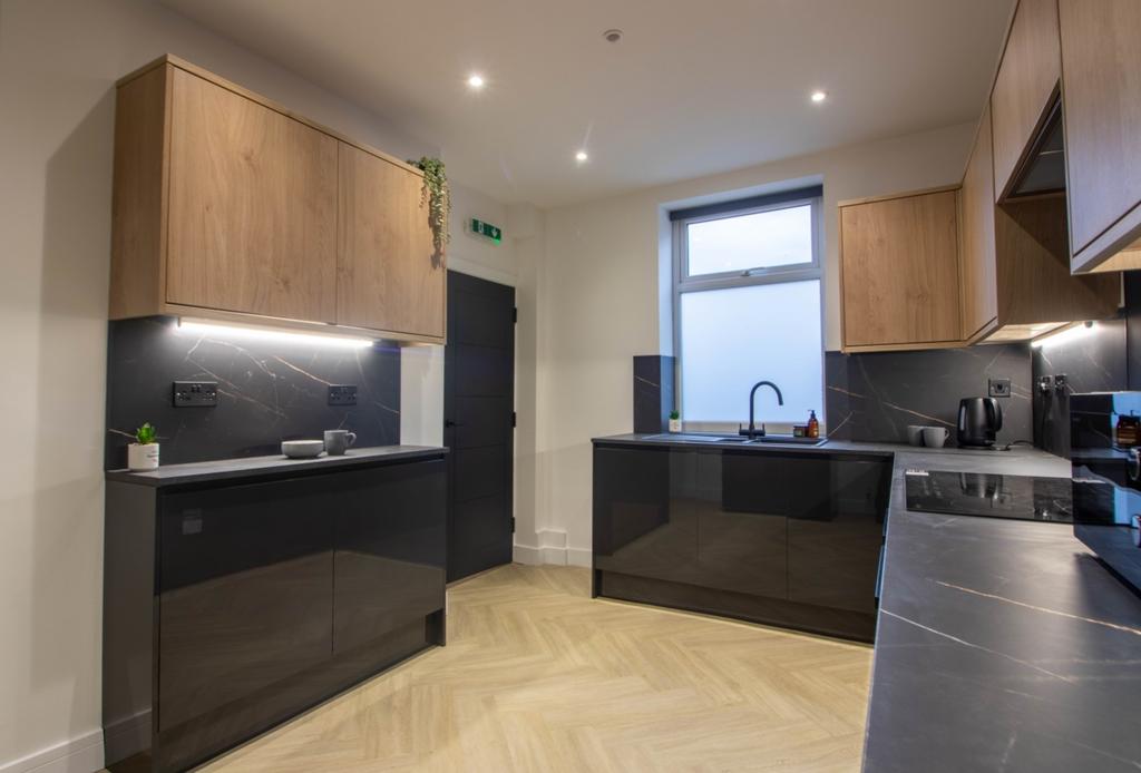 Lrg kitchen