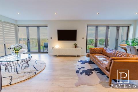 3 bedroom apartment for sale, The Esplanade, Frinton-On-Sea